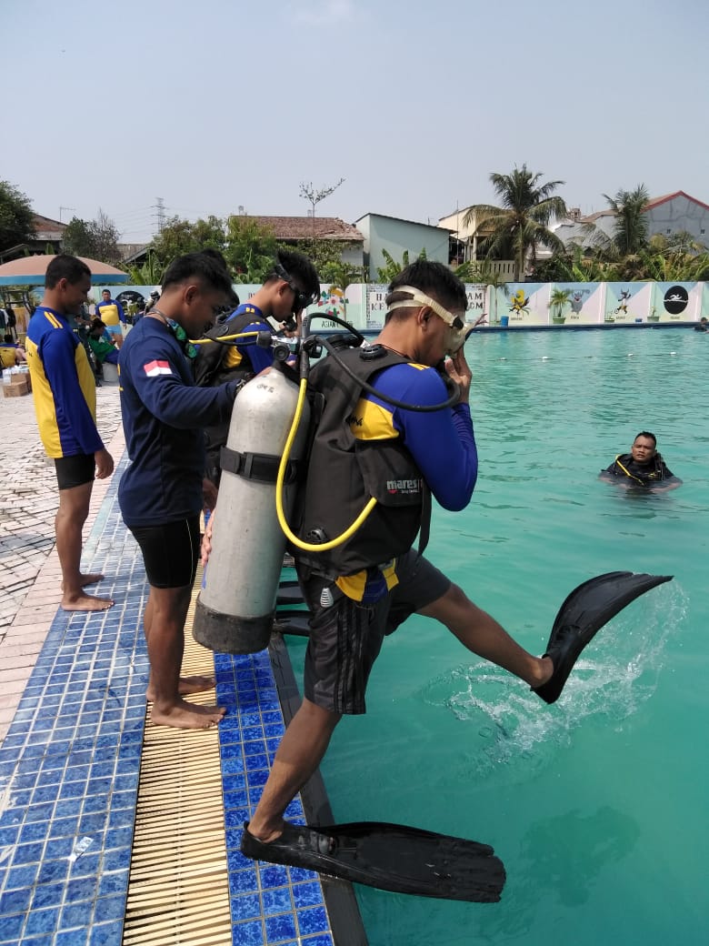 Prajurit Satlinlamil Jakarta Tingkatakan Kemampuan Selam
