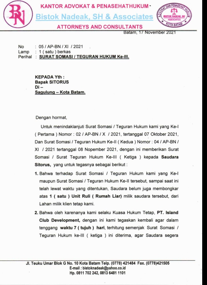 Katta xoroz tomonidan hayajonlangan