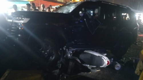 BREAKING NEWS! Sopir Diduga Hilang Kendali, Land Cruiser Tabrak 5 Motor di Pasar Jodoh Batam