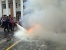 Sabtu Pagi, Kepala PN Batam Padamkan Api yang Membakar PN Batam  
