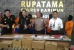 Polres Karimun Amankan Ratusan Botol Miras dan Balpress