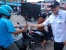 Ketua DPD AJOI Kepri Bagikan Ratusan Pena Gratis, Di Hari Terakhir Penggalangan Dana Untuk Sulteng 