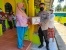 Bidhumas Polda Kepri dan Akpol 97 Bagikan Bansos di Masjid At-Taqwa