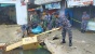 Tim Siaga Bencana Alam Lantamal IV Evakuasi di Pasar Plantar Ikan  Tanjungpinang Yang Roboh