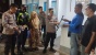 Bhabinkamtibmas Polsek Lubuk Baja berikan pengarahan kepada petugas Sat Kamling 