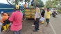 Bhabinkamtibmas Lubuk Baja Kota Monitoring Giat Pengangkutan Sampah oleh DLH Batam