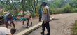 Cegah Masyarakat Buang Sampah Sembarangan, Bhabinkamtibmas Goro Bersama Warga