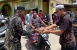 Polsek Sekupang Kembali Tebar Kepedulian, Bagikan 300 Nasi Kotak untuk Jemaah Jumat